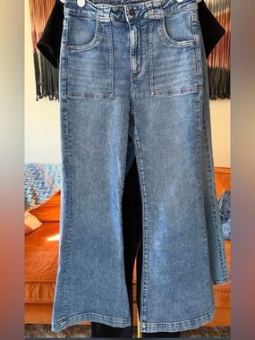 American Eagle Hi Rise Flare Jeans Size 8